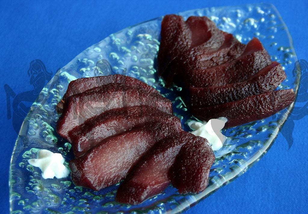 Poires au vin rouge - pears poached in red wine and cinnamon
